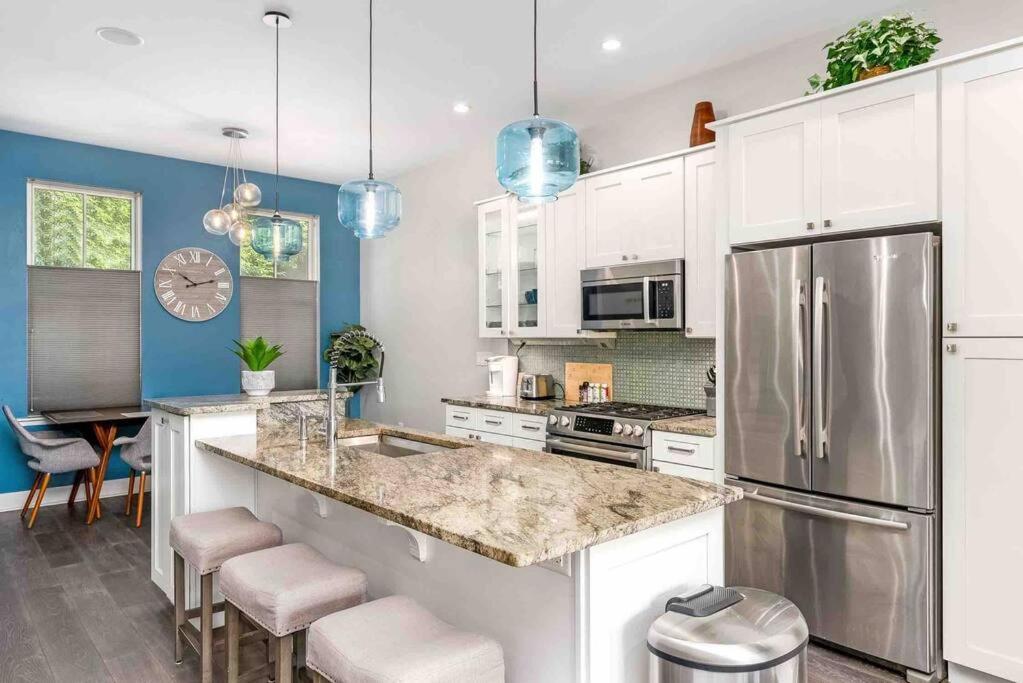 4 Bedroom 3 Bath Sleeps 10 Pet Friendly Private Backyard, 2 Car Garage, City Views, Close To All Stadiums And Casino Піттсбург Екстер'єр фото