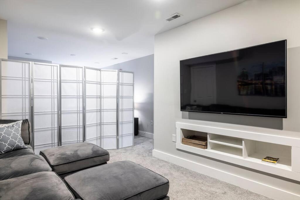 4 Bedroom 3 Bath Sleeps 10 Pet Friendly Private Backyard, 2 Car Garage, City Views, Close To All Stadiums And Casino Піттсбург Екстер'єр фото
