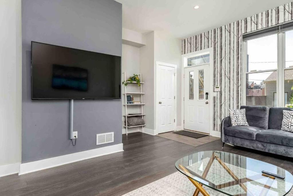 4 Bedroom 3 Bath Sleeps 10 Pet Friendly Private Backyard, 2 Car Garage, City Views, Close To All Stadiums And Casino Піттсбург Екстер'єр фото