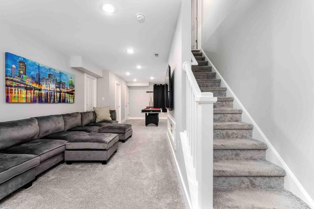 4 Bedroom 3 Bath Sleeps 10 Pet Friendly Private Backyard, 2 Car Garage, City Views, Close To All Stadiums And Casino Піттсбург Екстер'єр фото