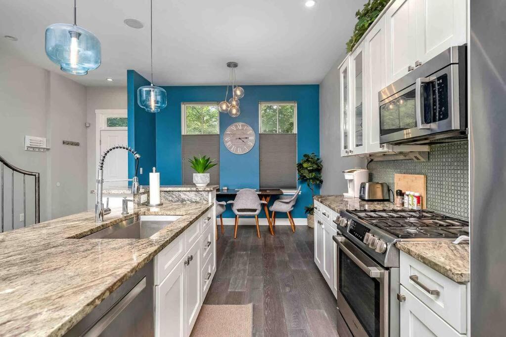 4 Bedroom 3 Bath Sleeps 10 Pet Friendly Private Backyard, 2 Car Garage, City Views, Close To All Stadiums And Casino Піттсбург Екстер'єр фото