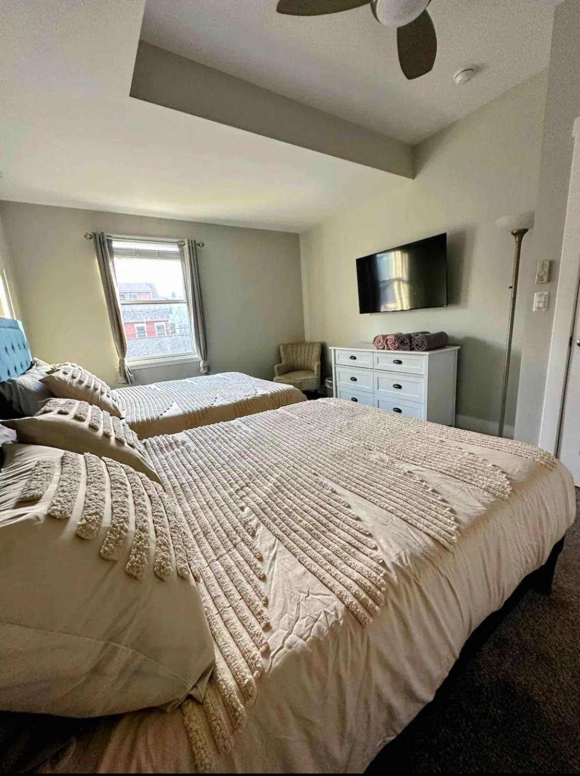 4 Bedroom 3 Bath Sleeps 10 Pet Friendly Private Backyard, 2 Car Garage, City Views, Close To All Stadiums And Casino Піттсбург Екстер'єр фото